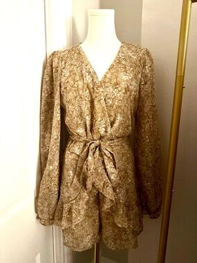 Francesca's Collections Taupe Floral Tie-Waist Romper